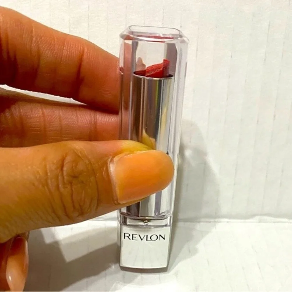 REVLON ULTRA HD LIPSTICK - GLADIOLUS